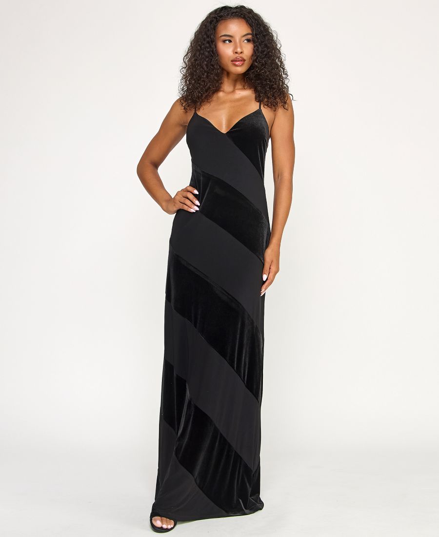 Длинное платье-комбинация с открытой спиной и бархатной вставкой для девочек-подростков City Studios, Black
Длинное платье-комбинация с открытой спиной и бархатной вставкой для девочек-подростков City Studios, Black