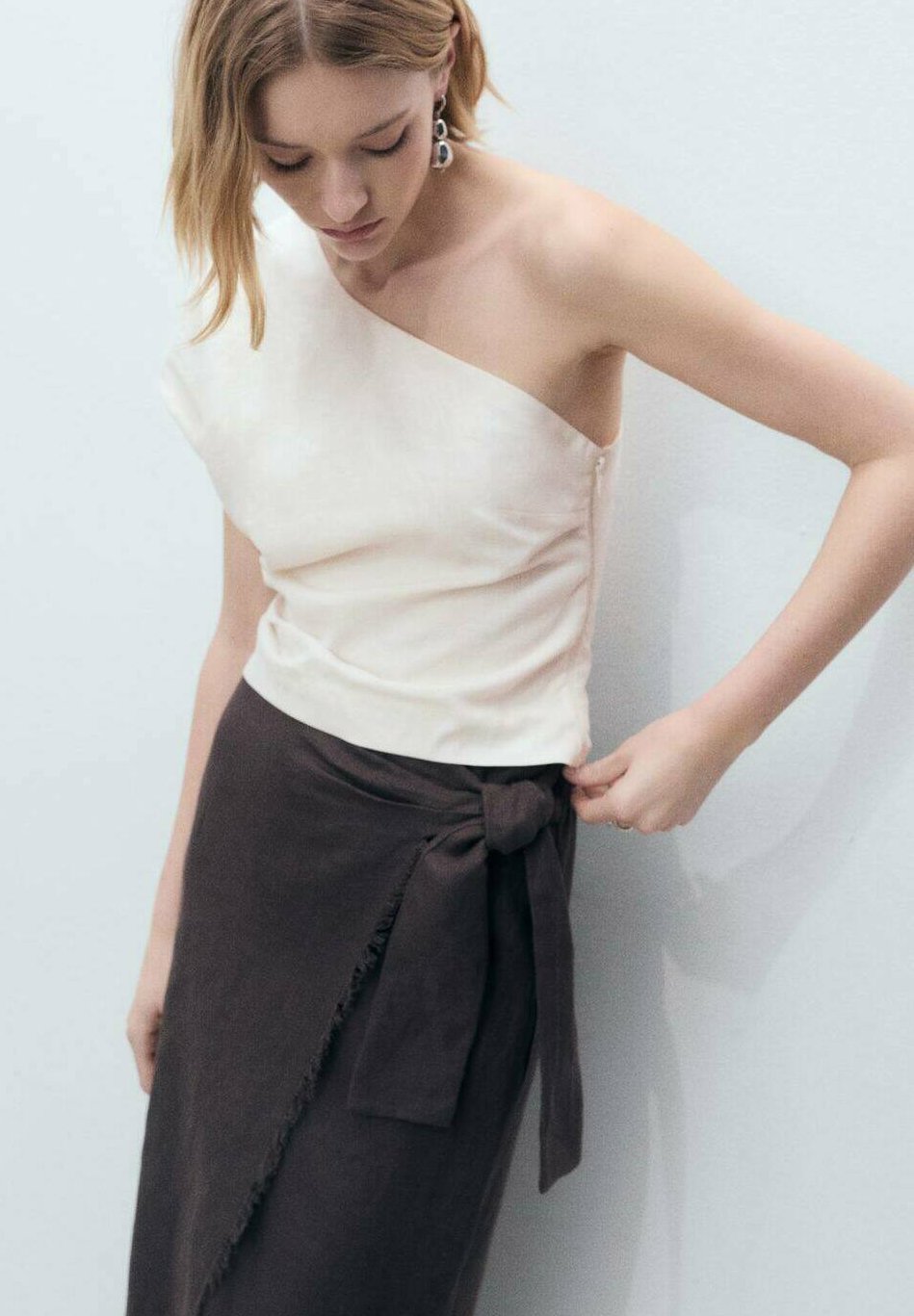 Блуза BARI Mango, слоновая кость
Блуза BARI Mango, слоновая кость