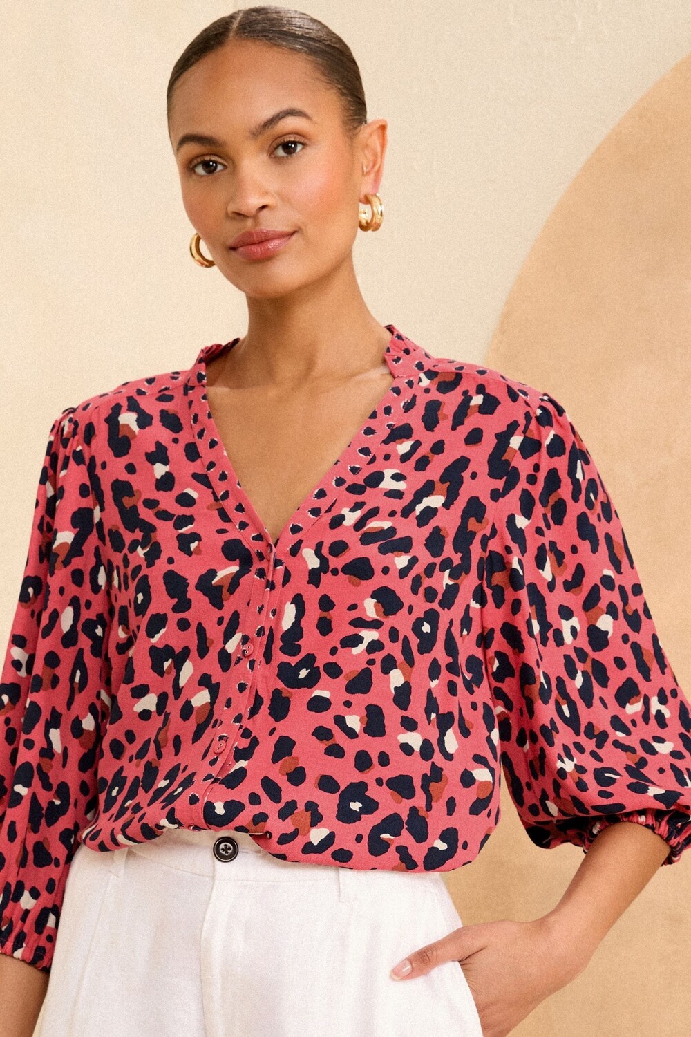 Блузка с v образным вырезом, рукавом 3/4, застежкой на пуговицы Love & Roses, розовый
Блузка с v образным вырезом, рукавом 3/4, застежкой на пуговицы Love & Roses, розовый