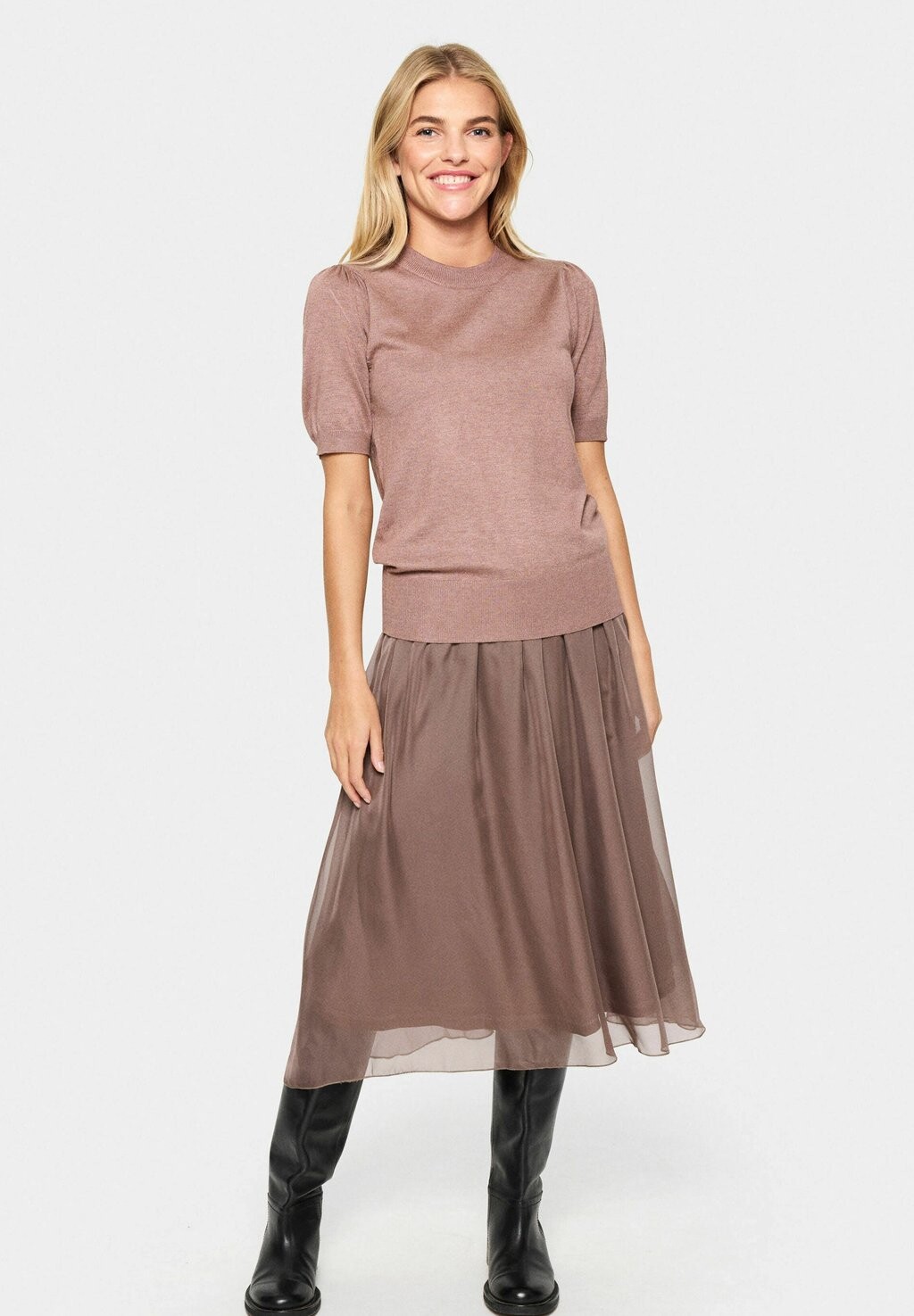 Базовая футболка MILA Saint Tropez, коричневый
Базовая футболка MILA Saint Tropez, коричневый