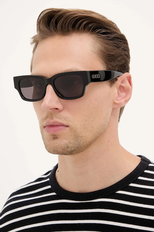 Солнцезащитные очки Gucci, черный
Солнцезащитные очки Gucci, черный