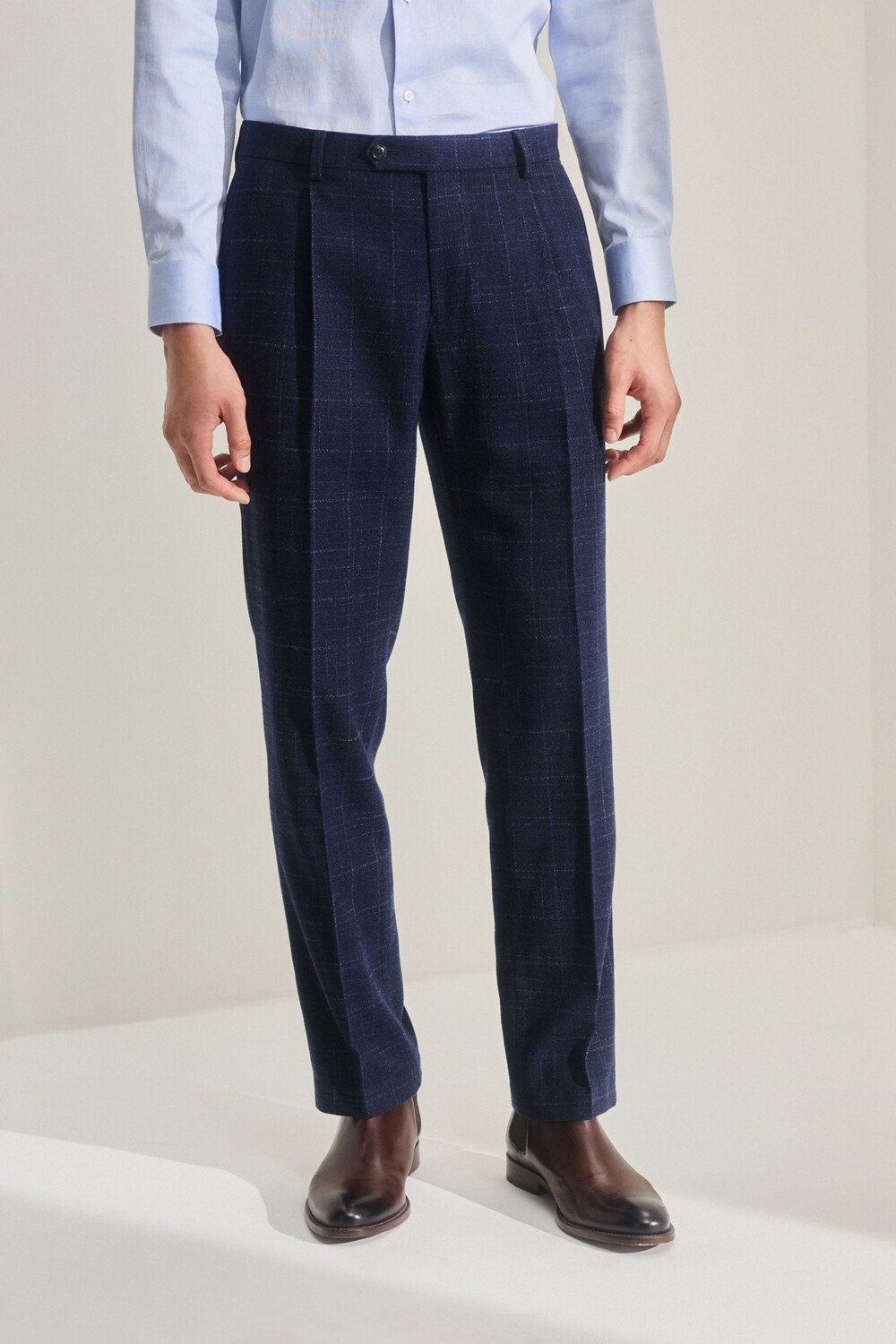 Приталенный клетчатый фактурный костюм: брюки Next, синий
Приталенный клетчатый фактурный костюм: брюки Next, синий