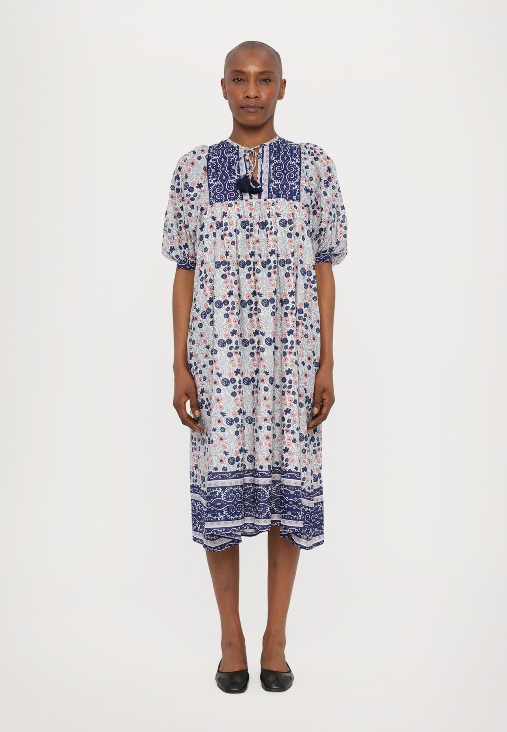 Повседневное платье SAFFRON DRESS MILLE, темно-синий
Повседневное платье SAFFRON DRESS MILLE, темно-синий