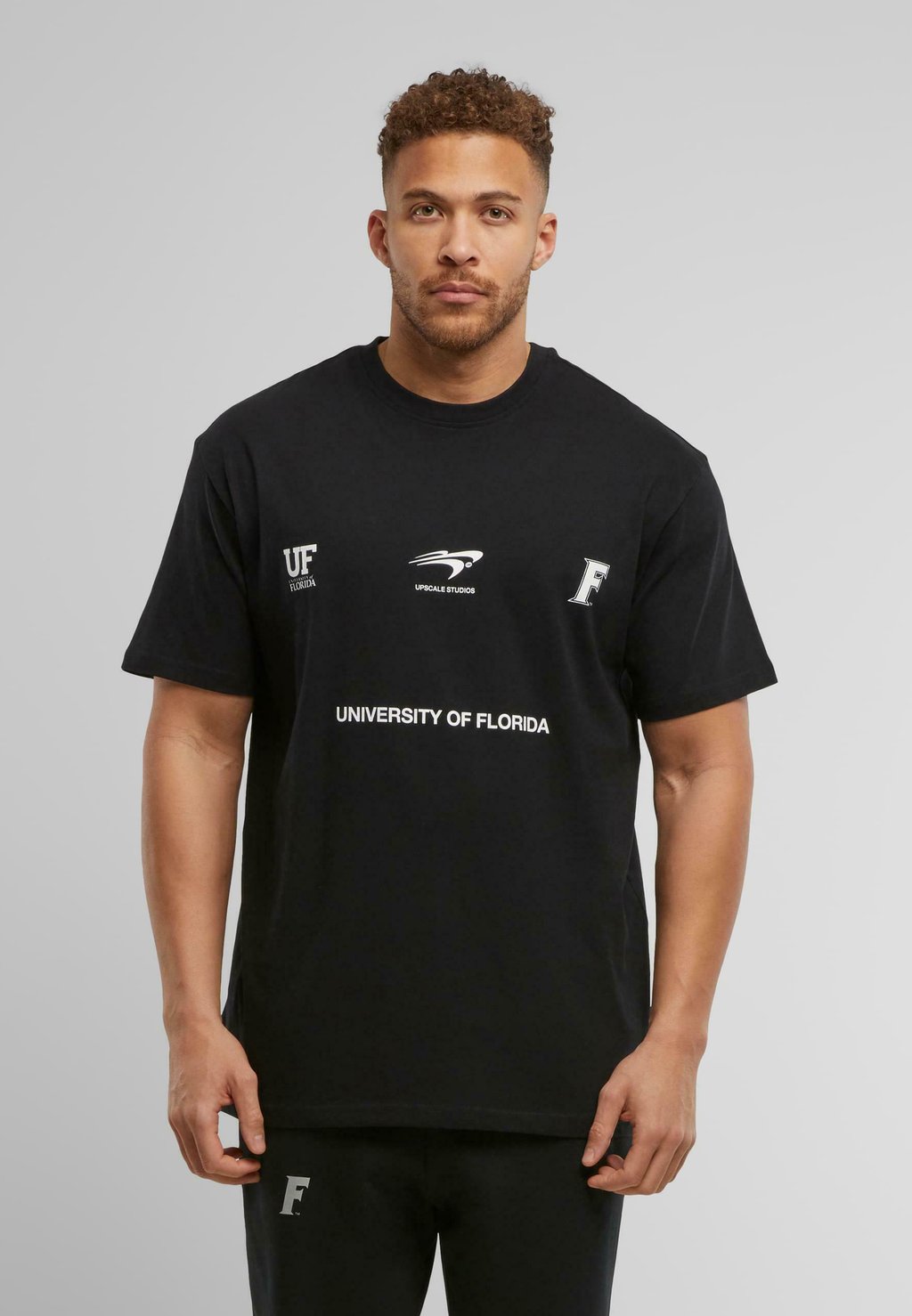 Футболка с принтом Upscale by Mister Tee, черный
Футболка с принтом Upscale by Mister Tee, черный