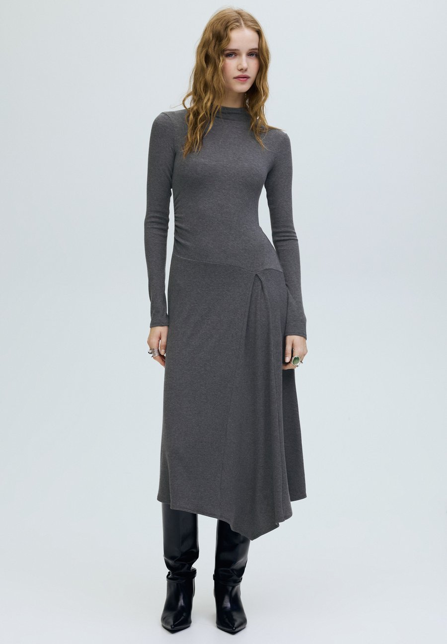 Платье PULL&BEAR SOFT TOUCH, Dark Grey
Платье PULL&BEAR SOFT TOUCH, Dark Grey