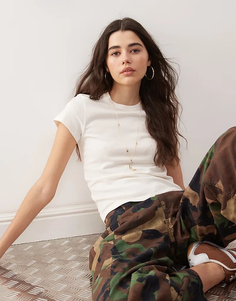 Футболка свободного кроя Weekday в кремово-белом цвете
Футболка свободного кроя Weekday в кремово-белом цвете