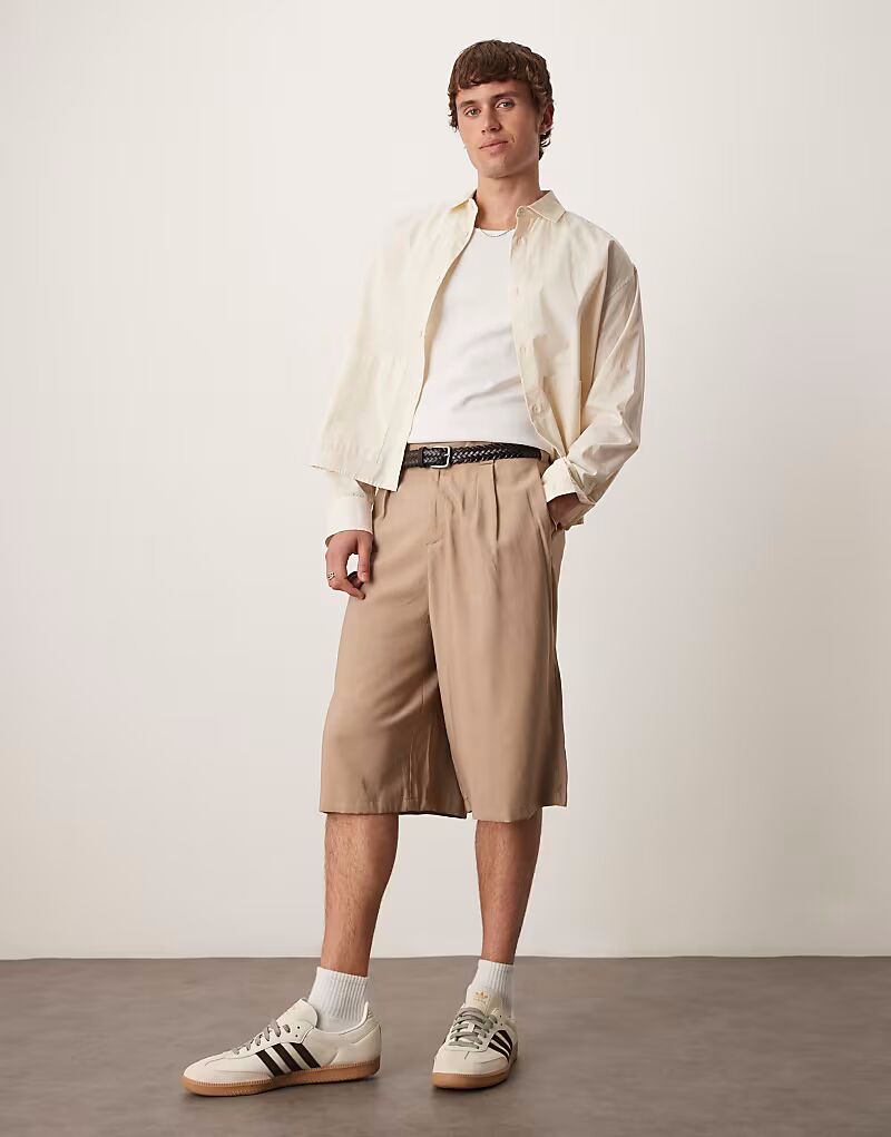 Шорты-бемуды ASOS DESIGN свободного кроя со складками песочного цвета
Шорты-бемуды ASOS DESIGN свободного кроя со складками песочного цвета