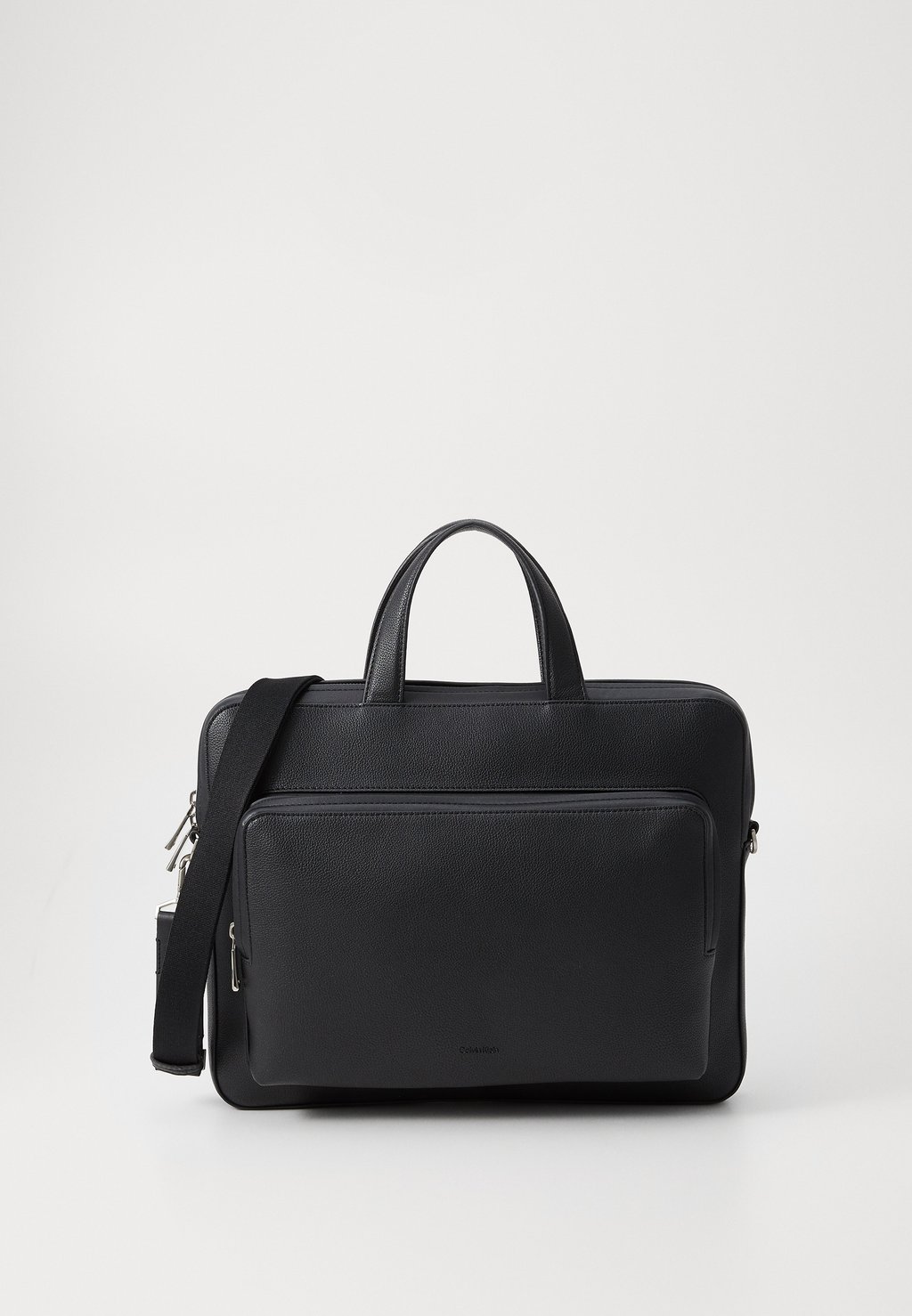 Сумка для ноутбука MICRO PEBBLE SLIM BRIEFCASE Calvin Klein, черный 
Сумка для ноутбука MICRO PEBBLE SLIM BRIEFCASE Calvin Klein, черный