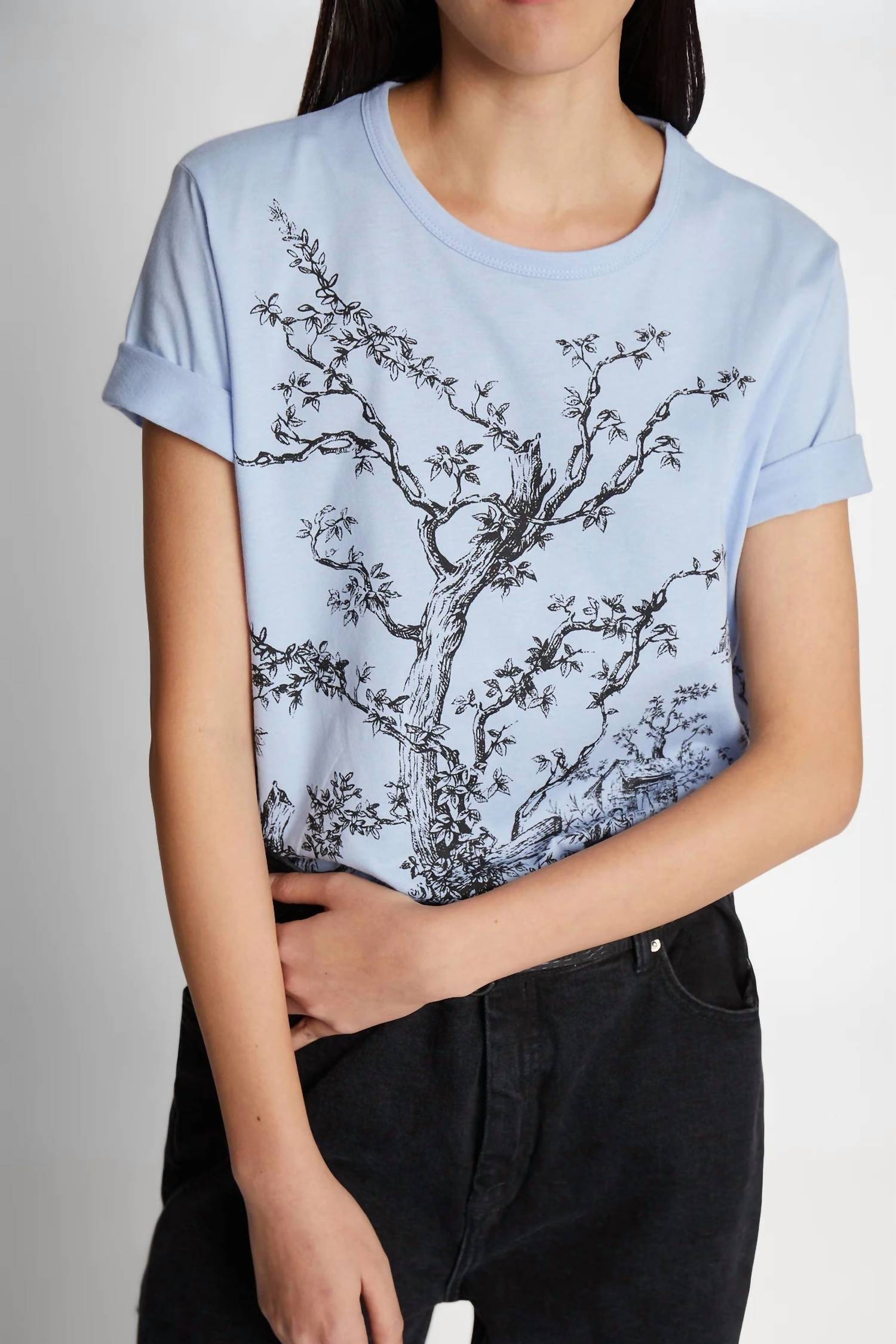 Футболка Fedelio в светло-голубом цвете MUNTHE
Футболка Fedelio в светло-голубом цвете MUNTHE