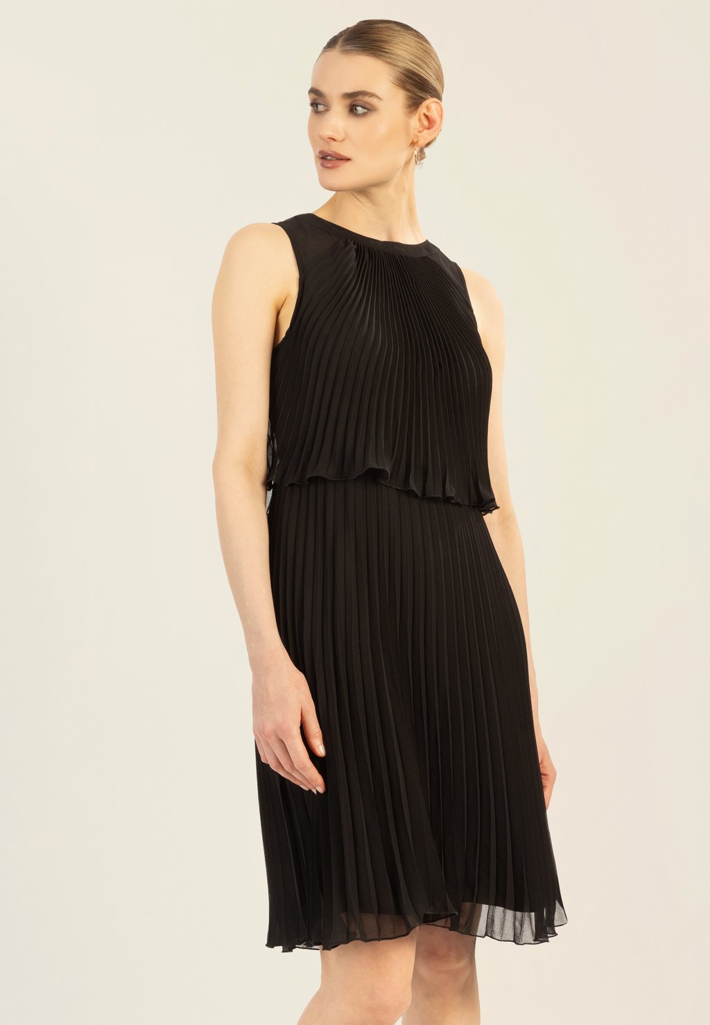 Повседневное платье Apart, черный
Повседневное платье Apart, черный