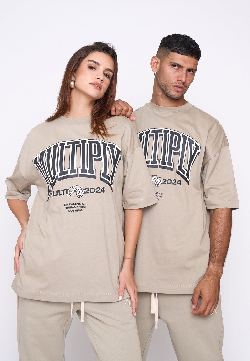 Футболка с принтом OVERSIZE SUPPORTER Multiply Apparel, бежевый
Футболка с принтом OVERSIZE SUPPORTER Multiply Apparel, бежевый