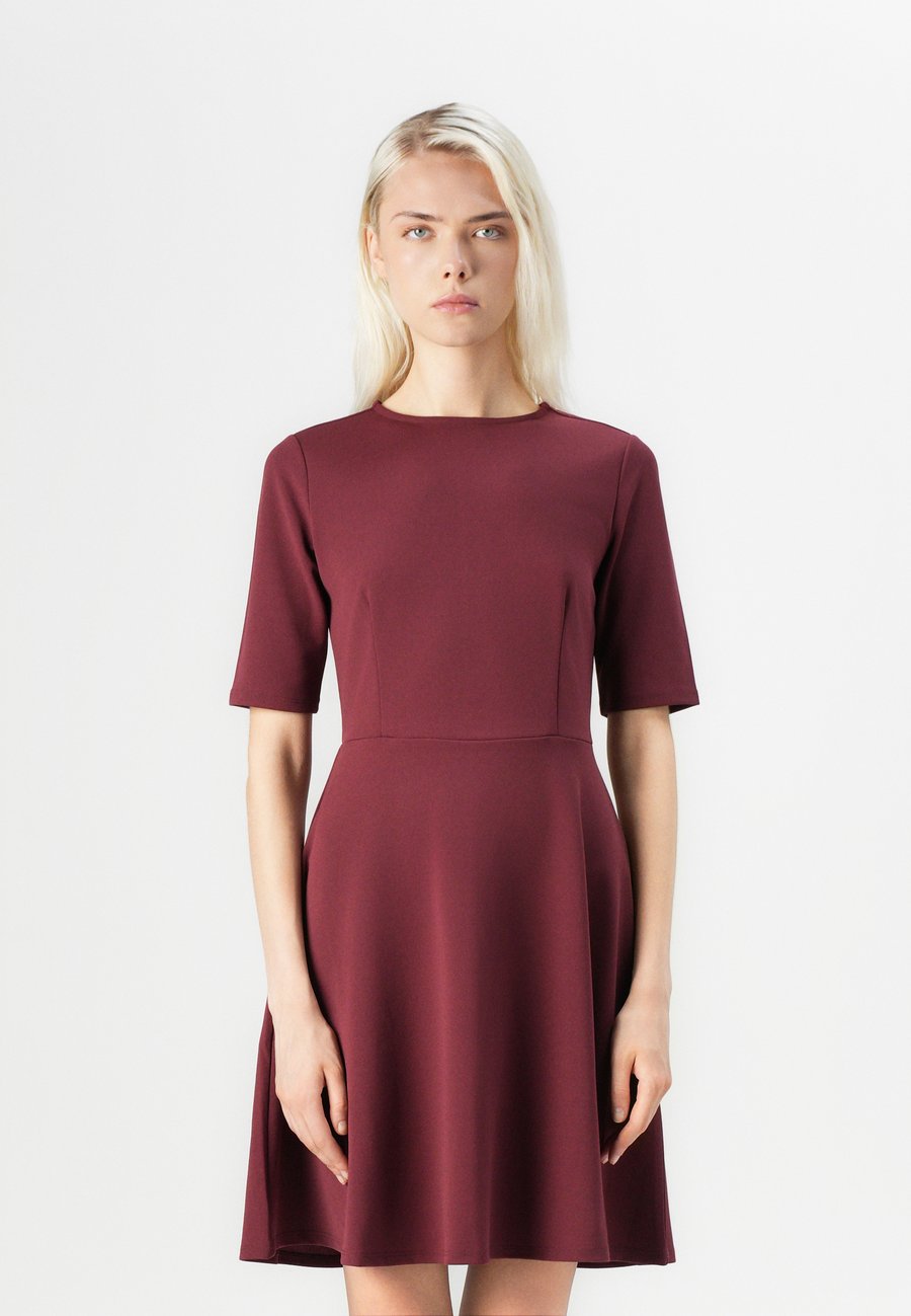 Платье VILA VICLARA O NECK SHORT DRESS, Burgundy/Bordeaux
Платье VILA VICLARA O NECK SHORT DRESS, Burgundy/Bordeaux