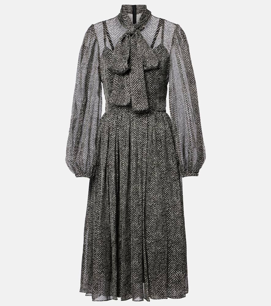 Шелковое платье миди с воротником-галстуком в стиле шеврон Dolce&Gabbana, Chevron Bco/Nero
Шелковое платье миди с воротником-галстуком в стиле шеврон Dolce&Gabbana, Chevron Bco/Nero