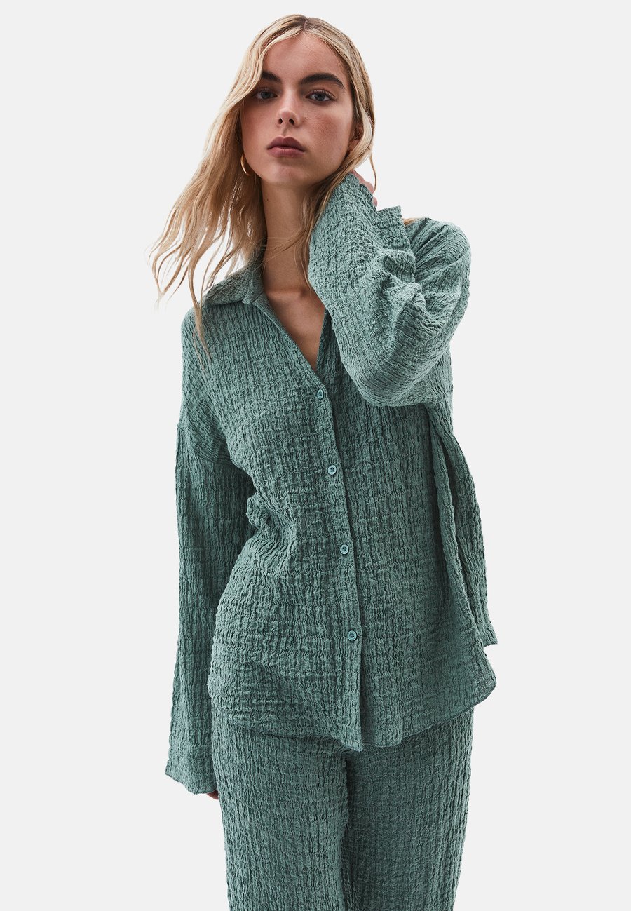 Блуза OXXO Button-down blouse, Green
Блуза OXXO Button-down blouse, Green