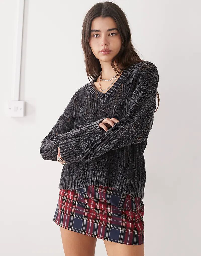 Свободный джемпер Ragged Priest с V-образным вырезом черного цвета
Свободный джемпер Ragged Priest с V-образным вырезом черного цвета