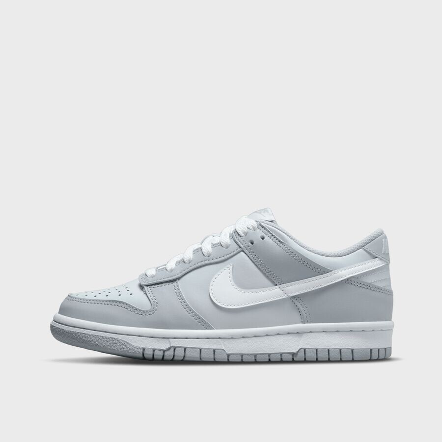 Кроссовки Dunk Low (GS) NIKE, цвет pure platinum/white/wolf grey 
Кроссовки Dunk Low (GS) NIKE, цвет pure platinum/white/wolf grey