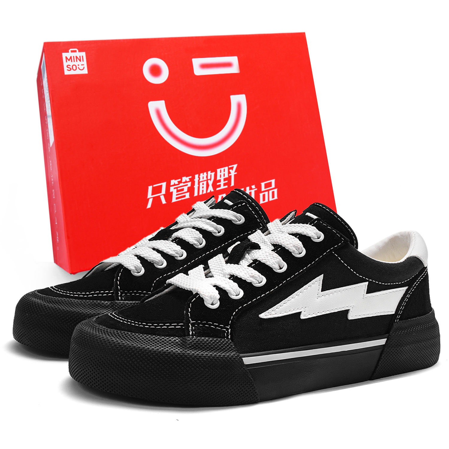 MINISO Мужские и женские низкие скейтерские кеды Lightning Vengeance Storm Collection в бело-черном цвете, цвет White Black
MINISO Мужские и женские низкие скейтерские кеды Lightning Vengeance Storm Collection в бело-черном цвете, цвет White Black