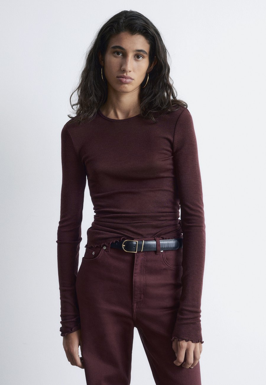 Топ & other stories LONG-SLEEVE, Dark Red
Топ & other stories LONG-SLEEVE, Dark Red