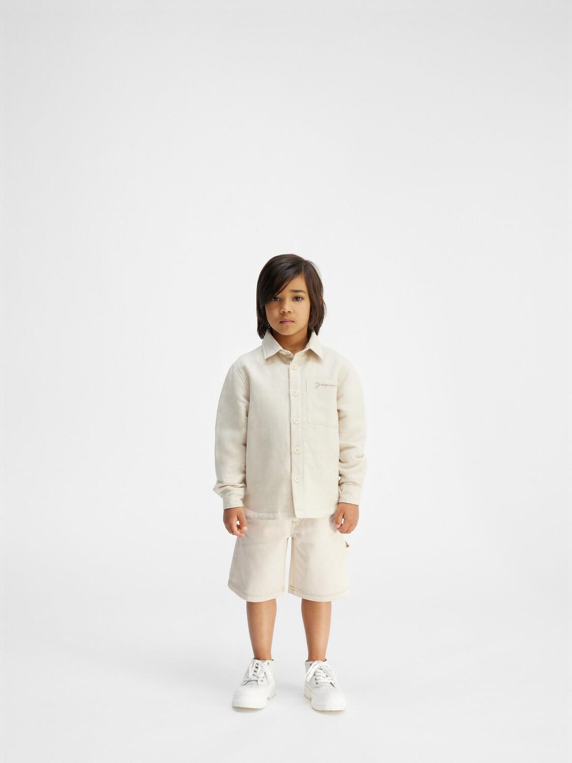Шорты из денима для спецодежды JACQUEMUS The de-Nîmes kids' denim shorts, белый
Шорты из денима для спецодежды JACQUEMUS The de-Nîmes kids' denim shorts, белый