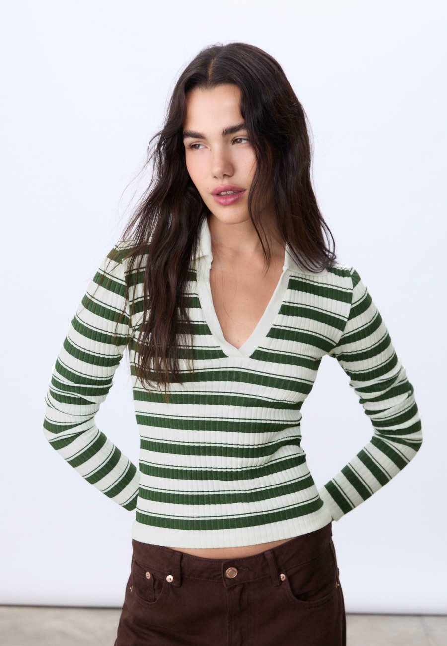 Топ Stradivarius STRIPED , Dark Green
Топ Stradivarius STRIPED , Dark Green