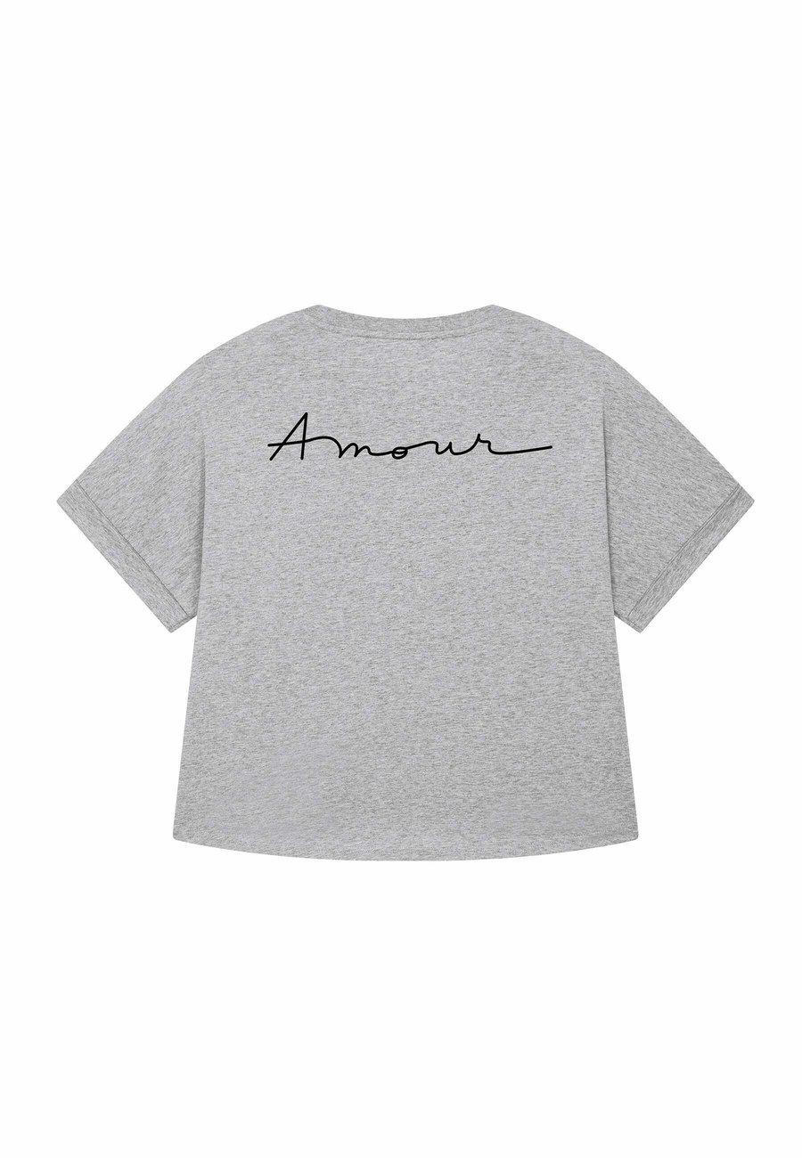 Футболка Mira Paris AMOUR ROCK BACK PRINT OVERSIZED ROLL UP 25, Mottled Grey, Серый, Футболка Mira Paris AMOUR ROCK BACK PRINT OVERSIZED ROLL UP 25, Mottled Grey
Футболка Mira Paris AMOUR ROCK BACK PRINT OVERSIZED ROLL UP 25, Mottled Grey, Серый, Футболка Mira Paris AMOUR ROCK BACK PRINT OVERSIZED ROLL UP 25, Mottled Grey