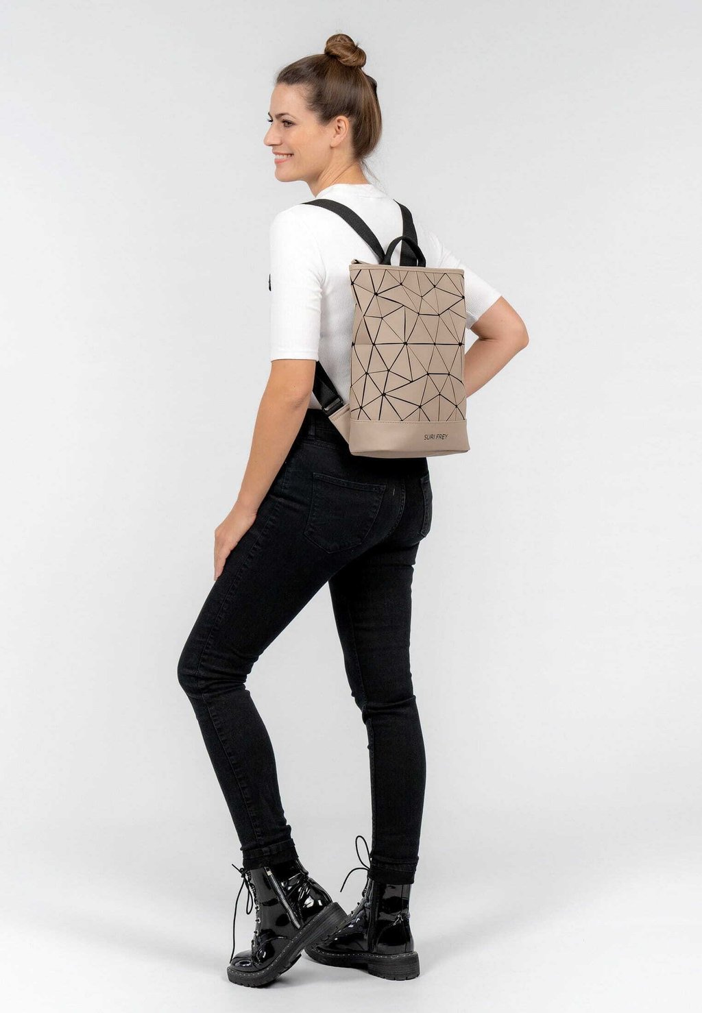 Рюкзак JESSY-LU SURI FREY, песочный
Рюкзак JESSY-LU SURI FREY, песочный