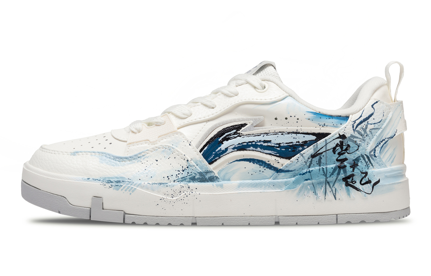 LINING Ли Наинг Юань Чу амортизирующие, износостойкие, увеличивающие рост низкие скейтерские кроссовки мужские бело-синие, цвет White Blue
LINING Ли Наинг Юань Чу амортизирующие, износостойкие, увеличивающие рост низкие скейтерские кроссовки мужские бело-синие, цвет White Blue