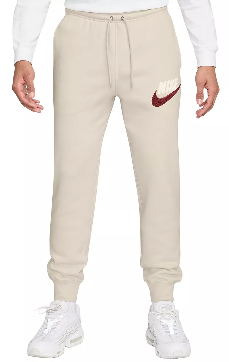 Мужские джоггеры из синели с начесом Nike Club Futura из флиса, цвет Lt Orewood Brn
Мужские джоггеры из синели с начесом Nike Club Futura из флиса, цвет Lt Orewood Brn