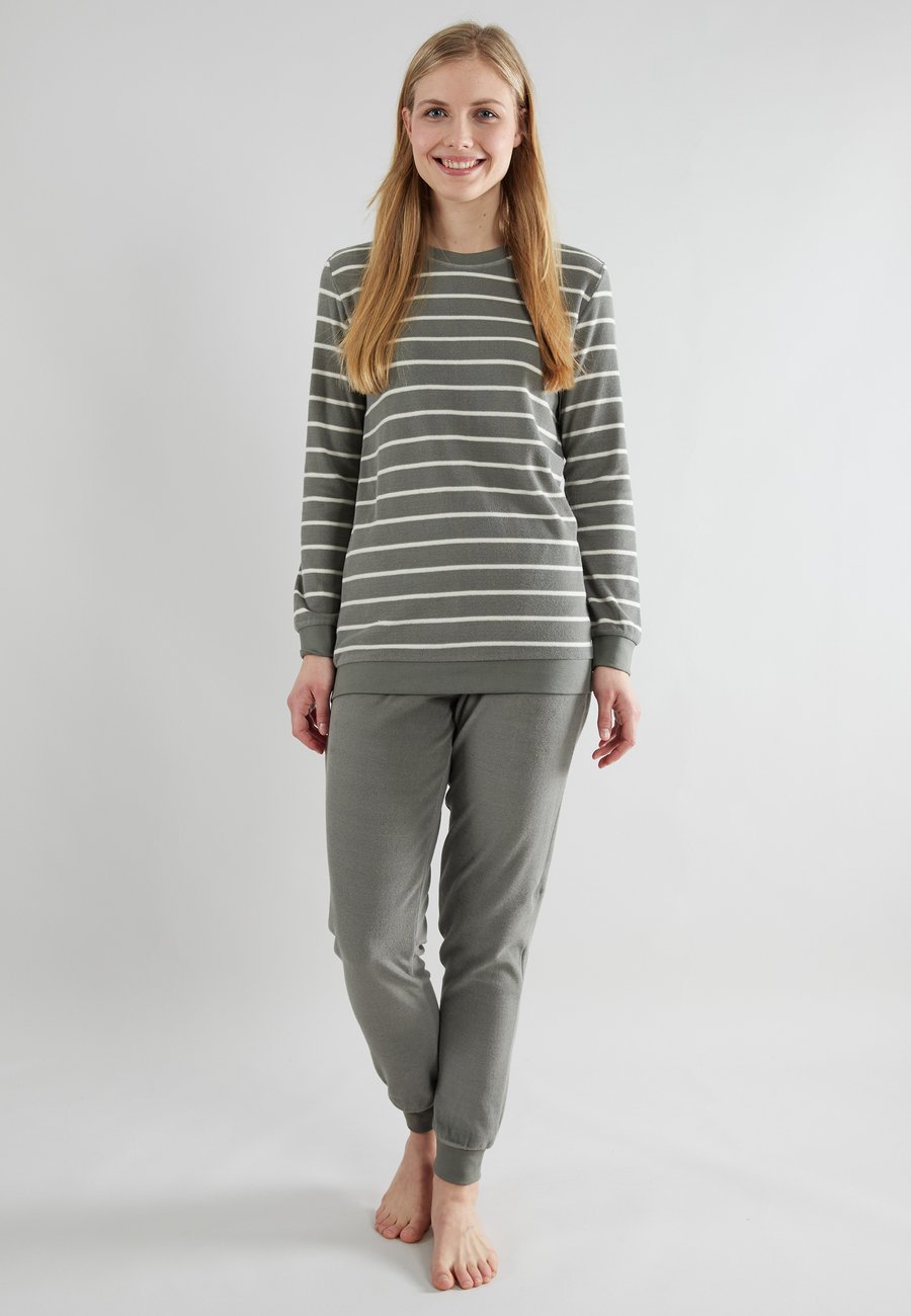 Пижамный комплект Götzburg SET, Grün Mittel Ringel/Green
Пижамный комплект Götzburg SET, Grün Mittel Ringel/Green