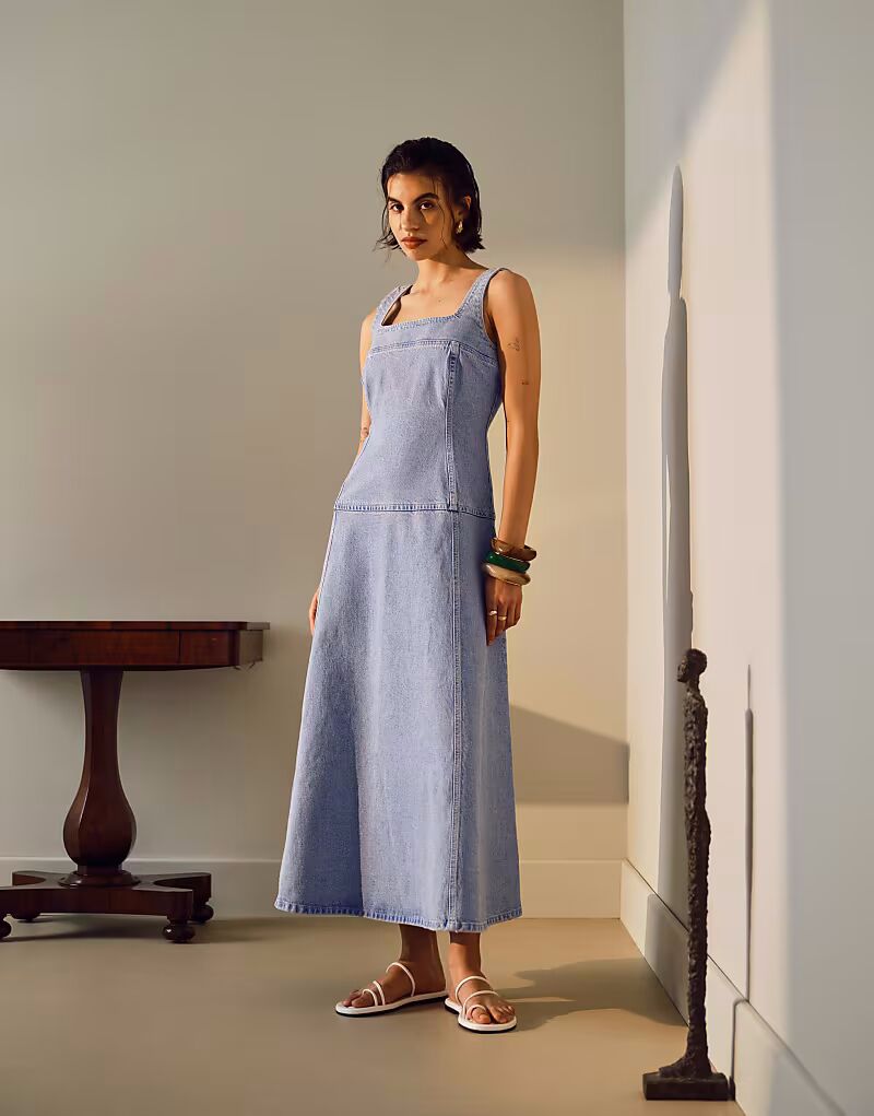 Джинсовое платье-миди Topshop с заниженной талией в отбеленном цвете
Джинсовое платье-миди Topshop с заниженной талией в отбеленном цвете