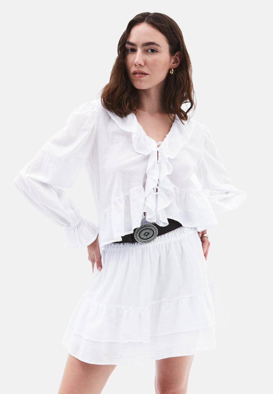 Блуза OXXO MIT STUFENVOLANT DETAIL, White
Блуза OXXO MIT STUFENVOLANT DETAIL, White