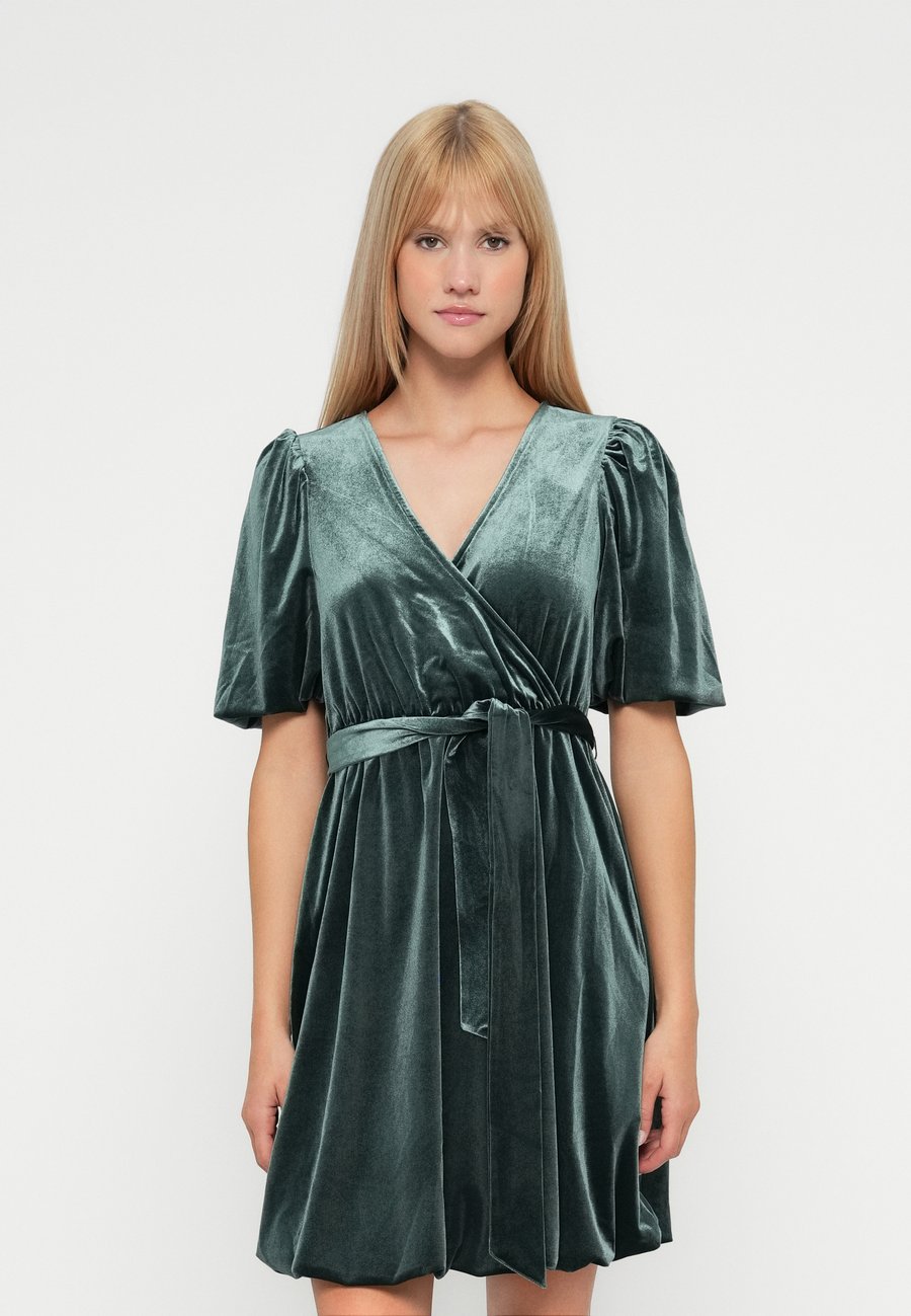 Платье Vero Moda VMBEATRICIA SHORT DRESS, Scarab/Dark Green
Платье Vero Moda VMBEATRICIA SHORT DRESS, Scarab/Dark Green