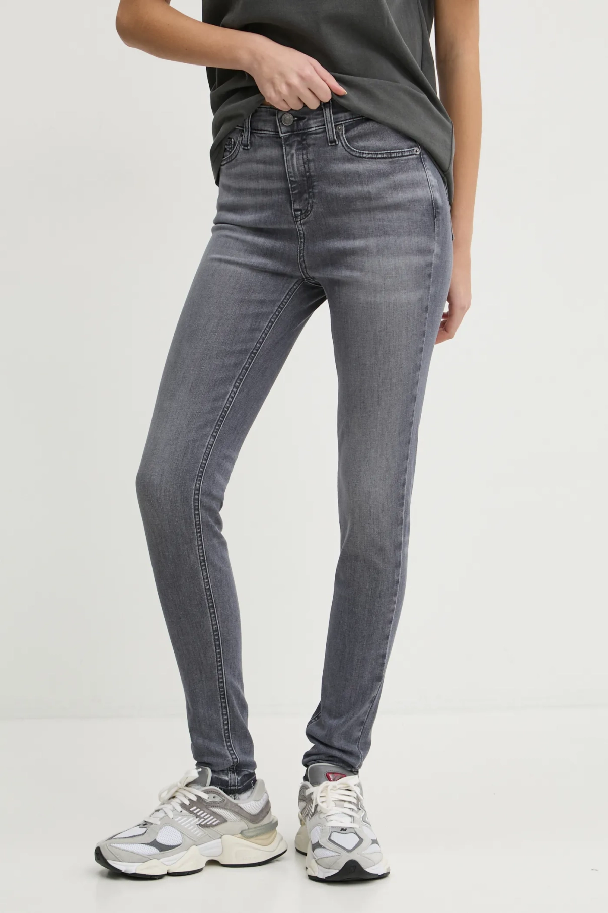 Джинсы Tommy Jeans, серый
Джинсы Tommy Jeans, серый