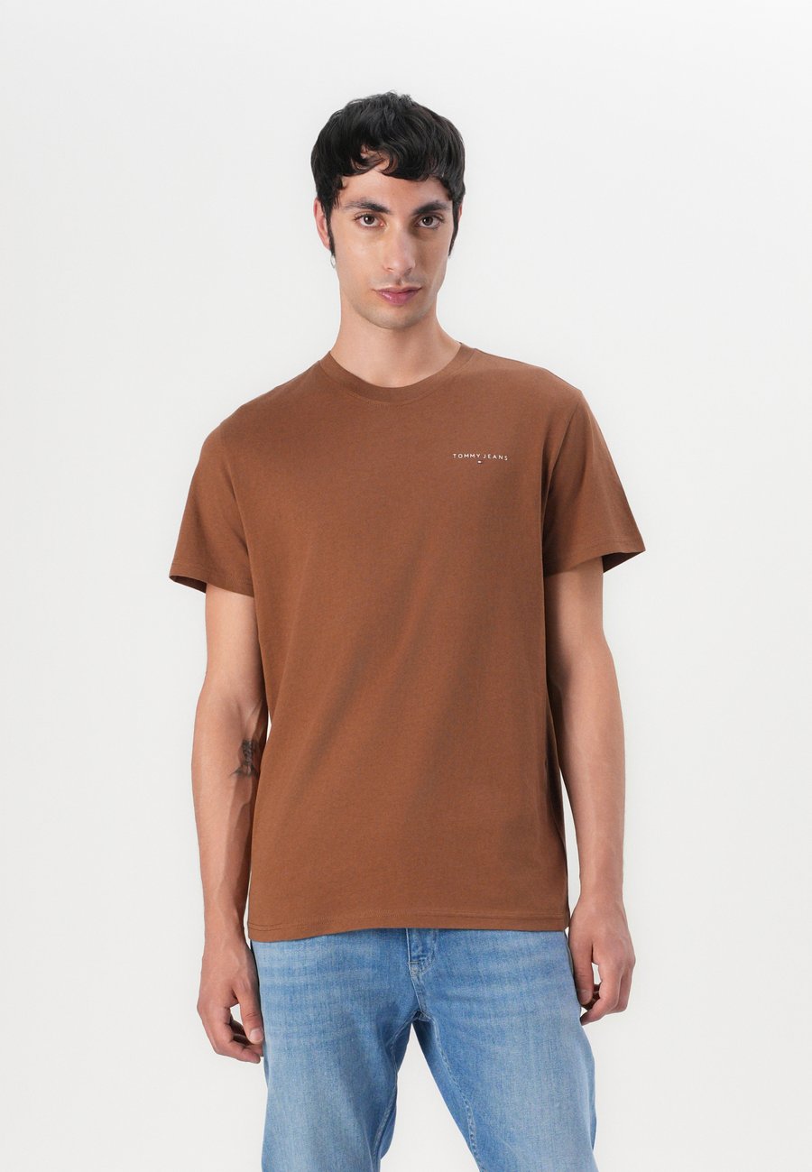 Футболка Tommy Jeans SLIM LINEAR CHEST TEE, Pecan Nut/Brown
Футболка Tommy Jeans SLIM LINEAR CHEST TEE, Pecan Nut/Brown