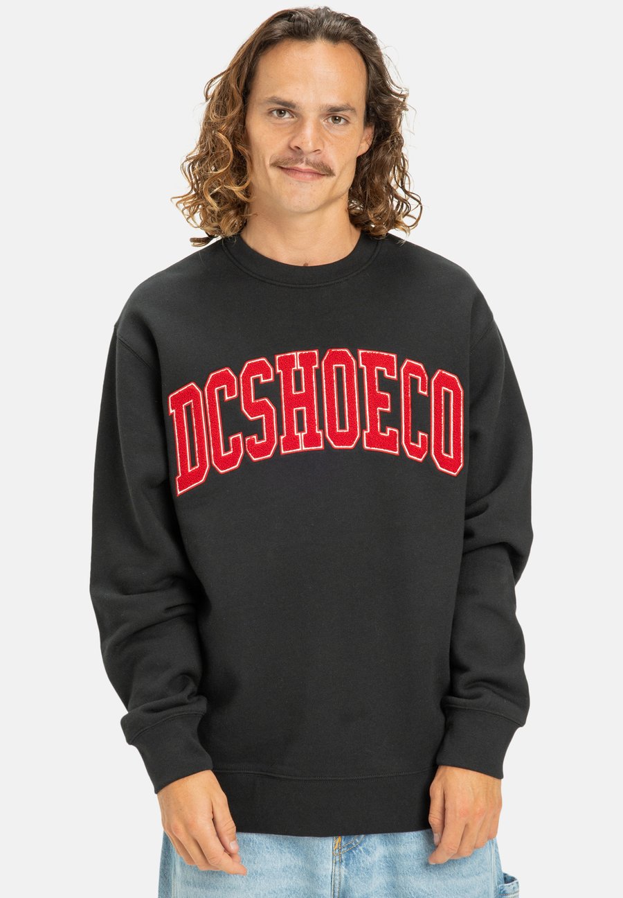 Толстовка DC Shoes VARSITY CREW, Kvj Black/Black
Толстовка DC Shoes VARSITY CREW, Kvj Black/Black