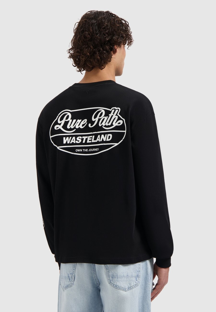 Топ Pure Path BOXY FIT CREWNECK LS , Black
Топ Pure Path BOXY FIT CREWNECK LS , Black