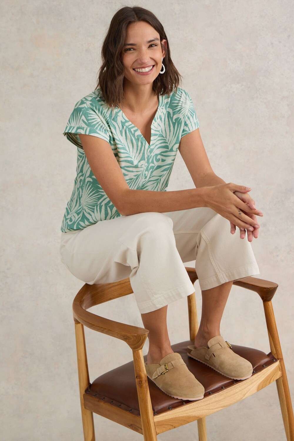 Футболка Nelly с разрезом White Stuff, синий
Футболка Nelly с разрезом White Stuff, синий