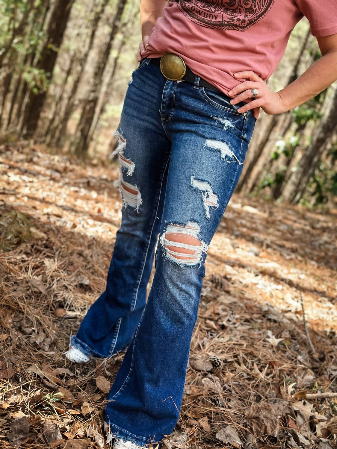 Разрушенные джинсы мид-райз стретч флеар в дениме Petra153, Denim
Разрушенные джинсы мид-райз стретч флеар в дениме Petra153, Denim