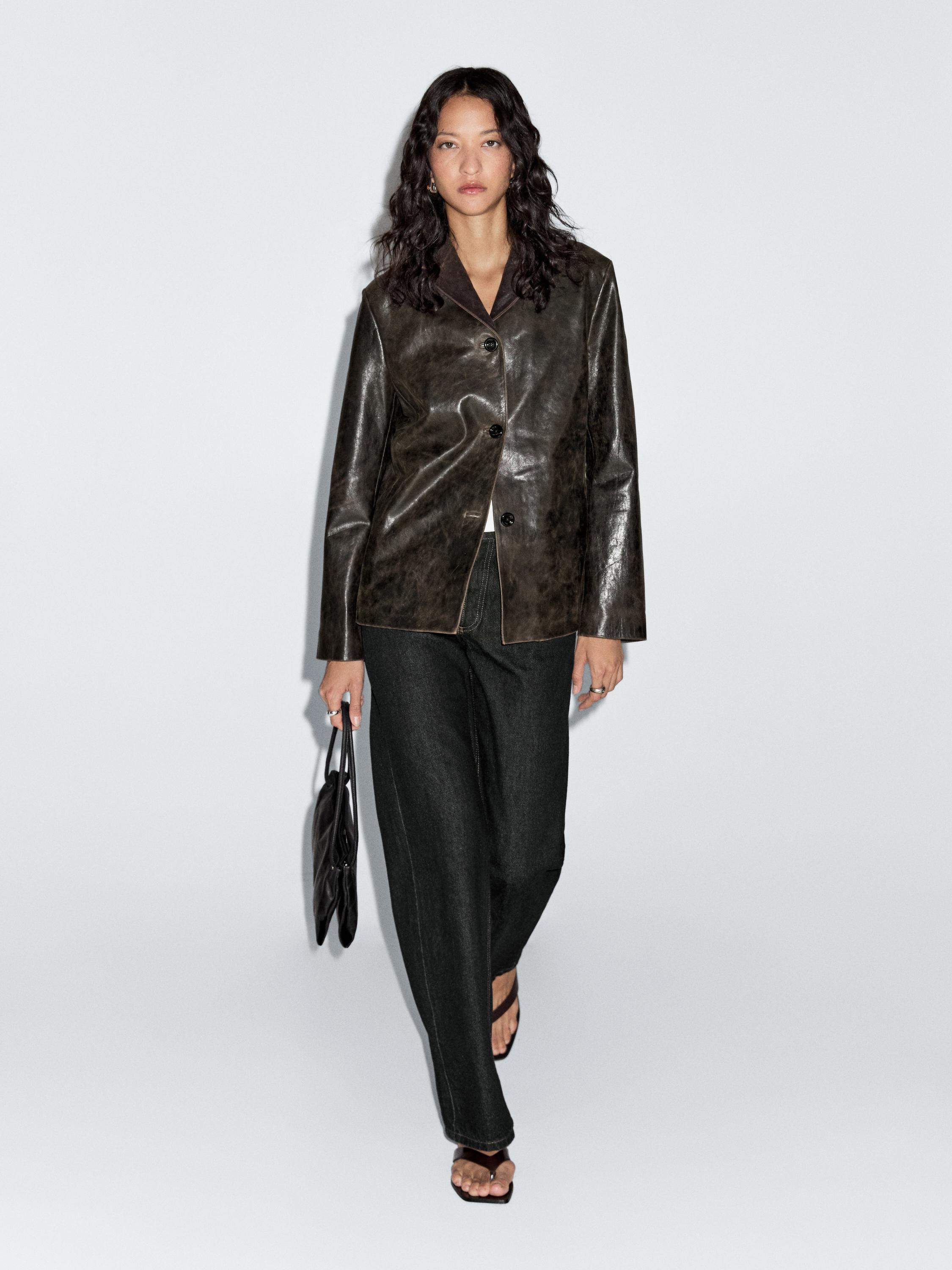 Блейзер из кожи наппа с потертостями Massimo Dutti, коричневый
Блейзер из кожи наппа с потертостями Massimo Dutti, коричневый