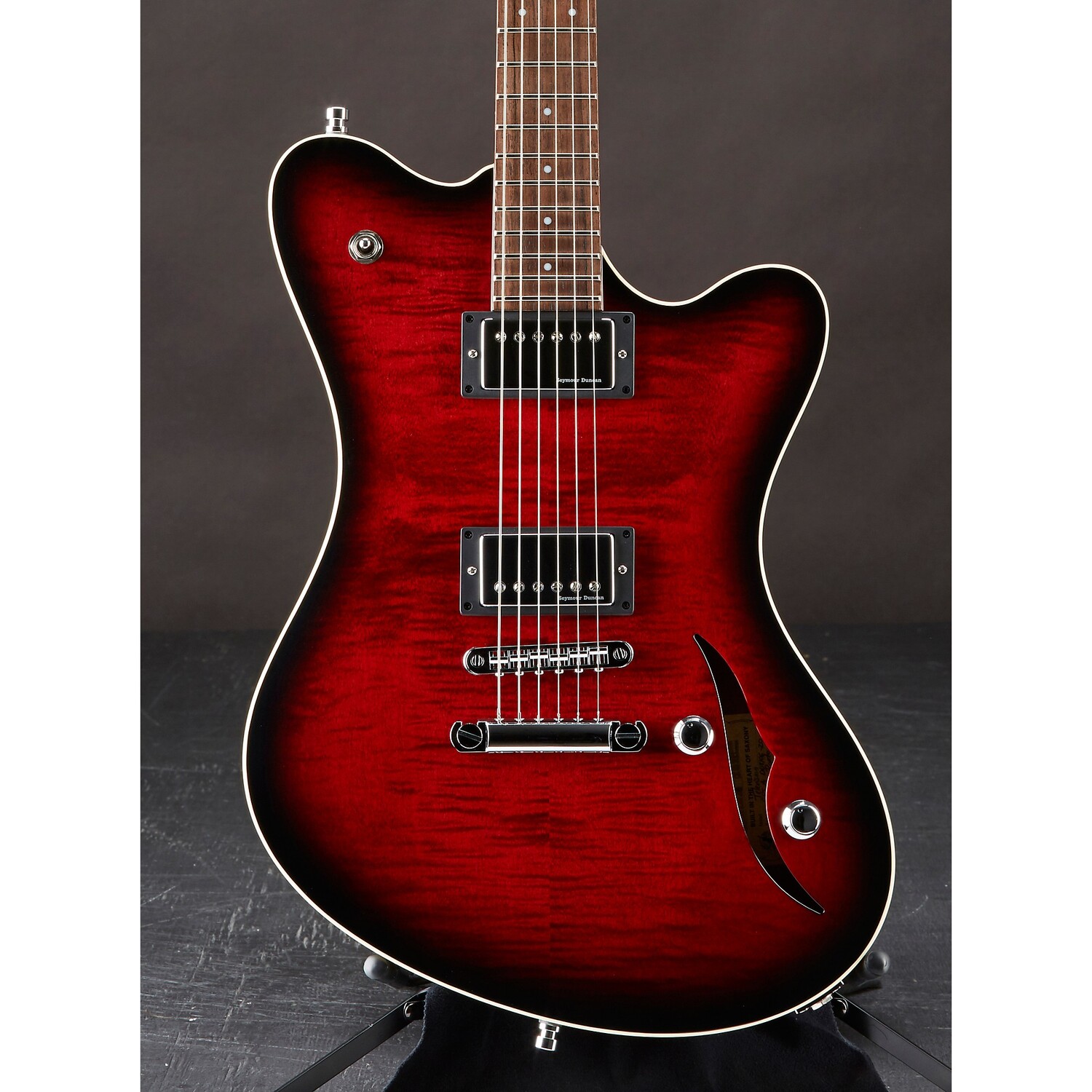 Электрогитара Framus Television Pro Series бордовый Blackburst
Электрогитара Framus Television Pro Series бордовый Blackburst