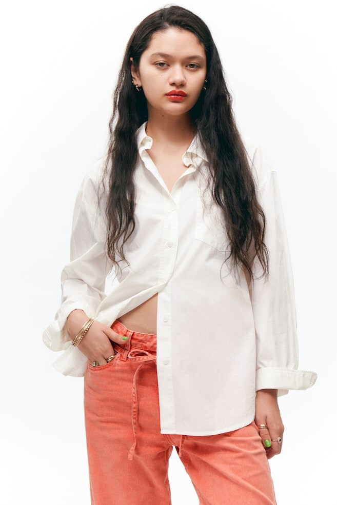 Рубашка свободного кроя из поплина с длинными рукавами Monki, белый 
Рубашка свободного кроя из поплина с длинными рукавами Monki, белый