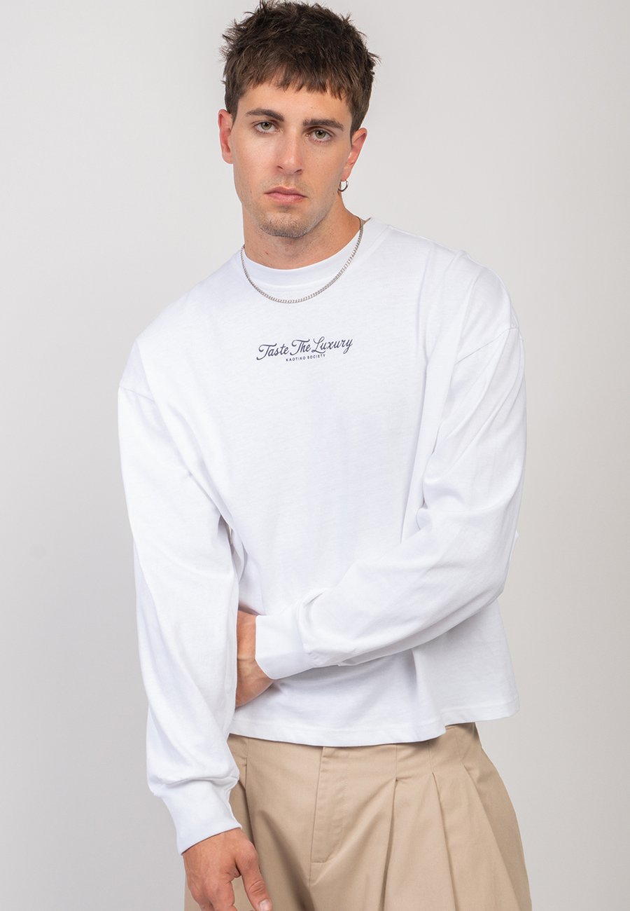 Толстовка Kaotiko TASTE THE LUXURY UNISEX, White/Off-White
Толстовка Kaotiko TASTE THE LUXURY UNISEX, White/Off-White