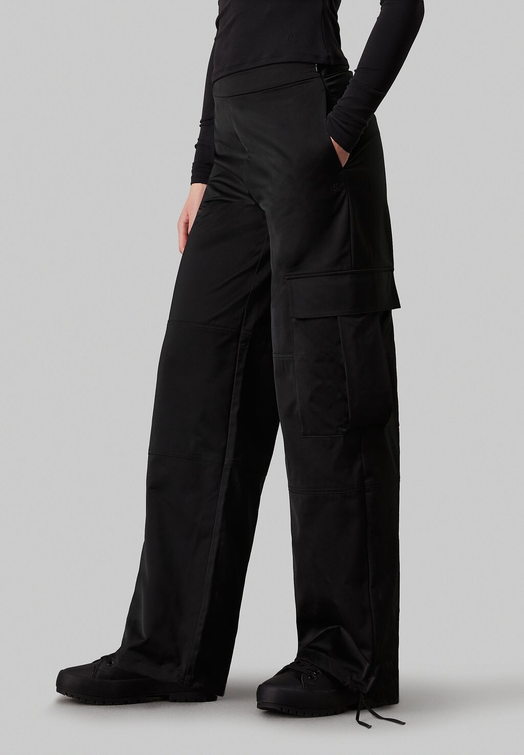 Брюки с боковыми карманами Utility Calvin Klein, ck черный
Брюки с боковыми карманами Utility Calvin Klein, ck черный