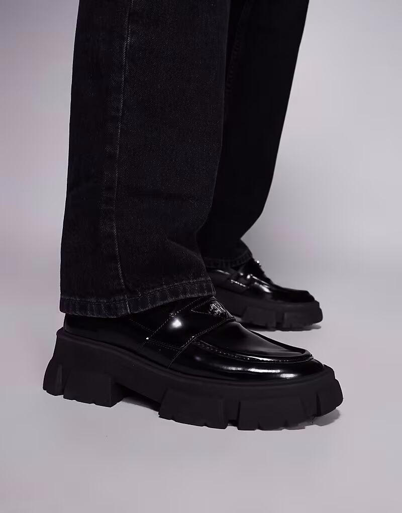 Туфли Talsy на массивной подошве в черной кожаной коробке Steve Madden
Туфли Talsy на массивной подошве в черной кожаной коробке Steve Madden