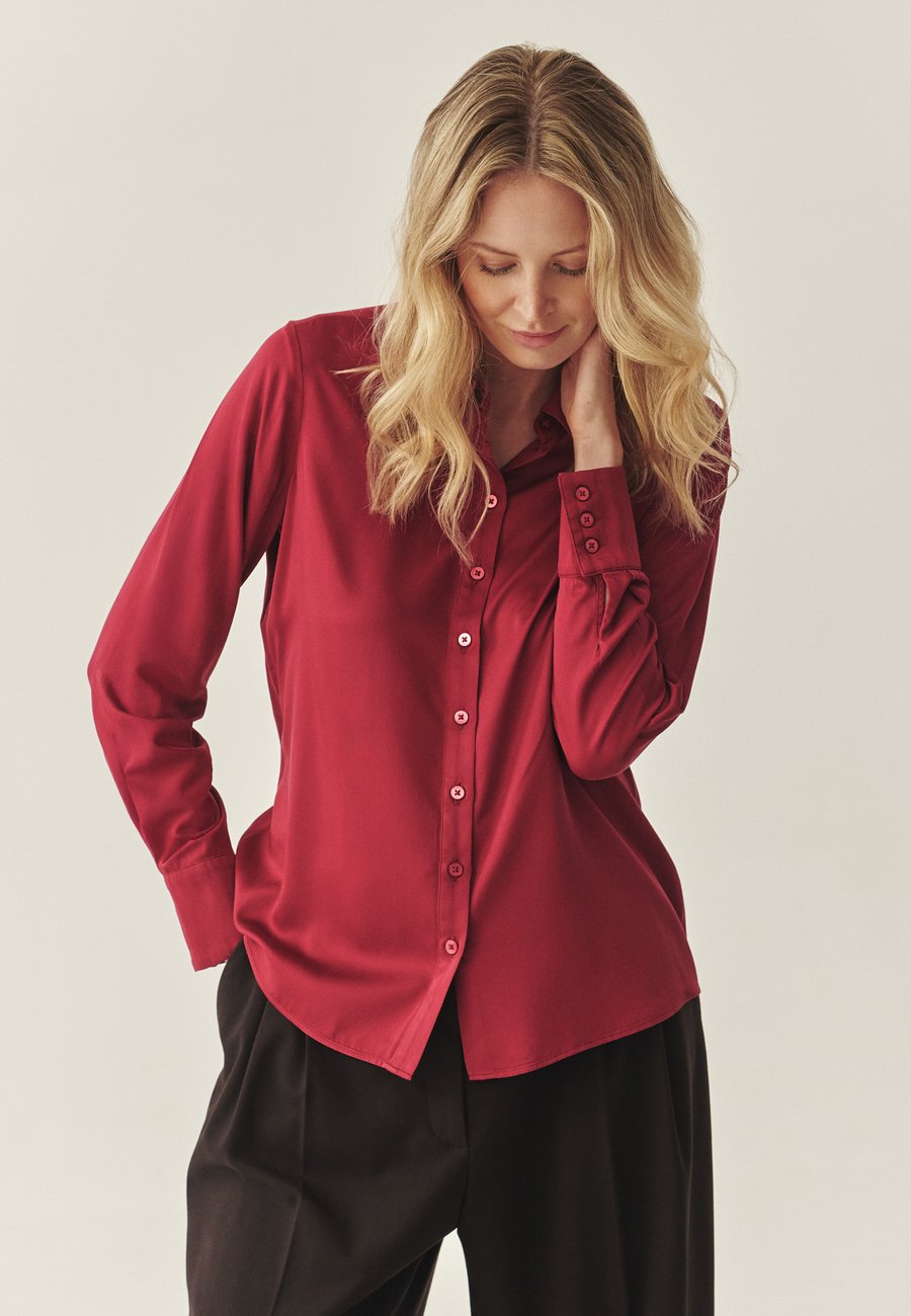Блуза TATUUM Button-down blouse, Cranberry Rose/Dark Red
Блуза TATUUM Button-down blouse, Cranberry Rose/Dark Red