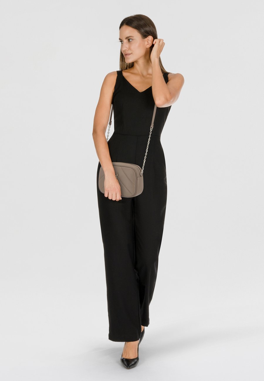 Сумка кросс-боди Patrizia Pepe Cross body bag, Dark Tatami/Taupe
Сумка кросс-боди Patrizia Pepe Cross body bag, Dark Tatami/Taupe