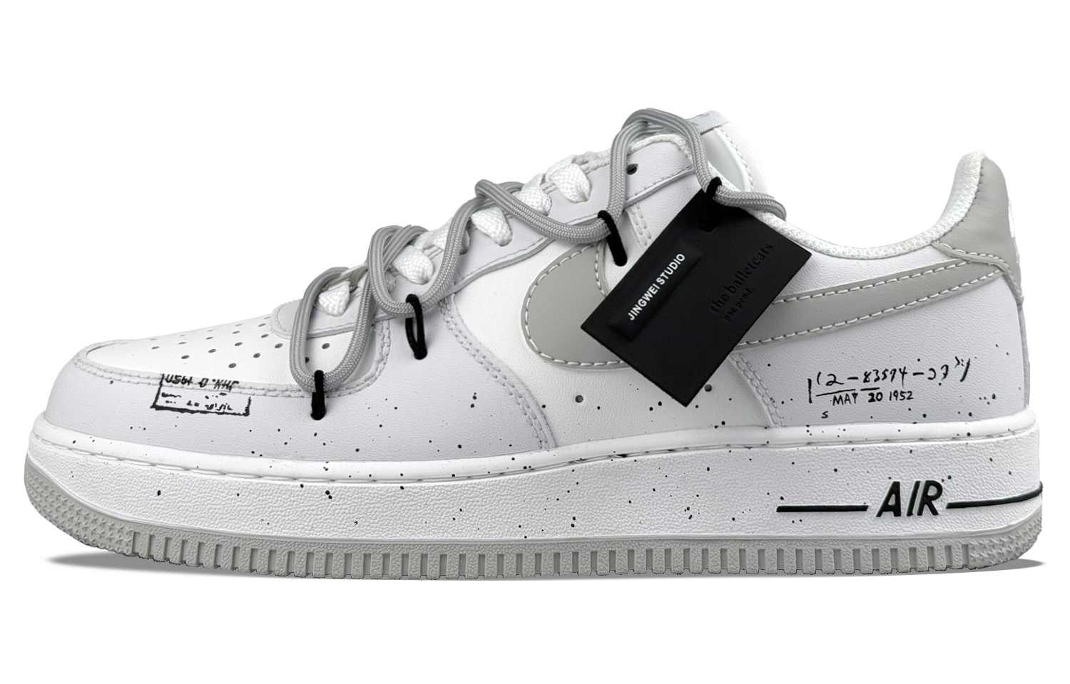 Nike Кроссовки Air Force 1 Low Top мужские бело-серые
Nike Кроссовки Air Force 1 Low Top мужские бело-серые