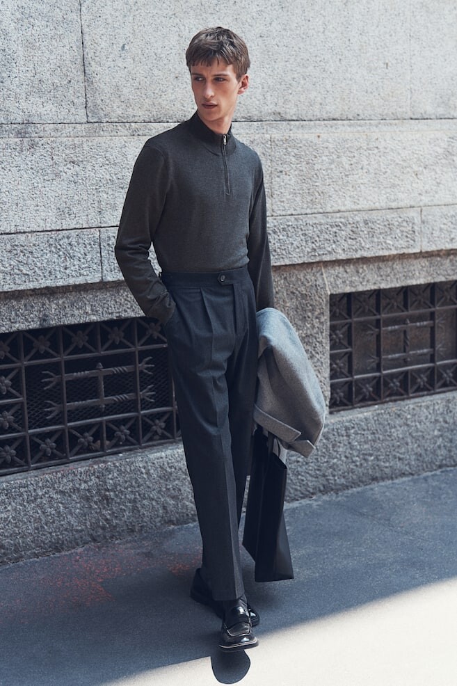 Тонкий трикотажный свитер облегающего кроя H&M, серый
Тонкий трикотажный свитер облегающего кроя H&M, серый