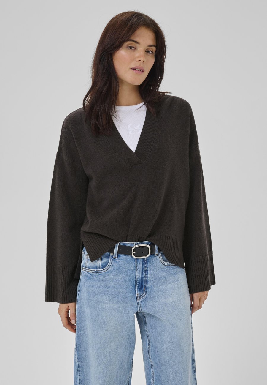 Джемпер My Essential Wardrobe HUXI V-NECK, Espresso/Dark Brown
Джемпер My Essential Wardrobe HUXI V-NECK, Espresso/Dark Brown