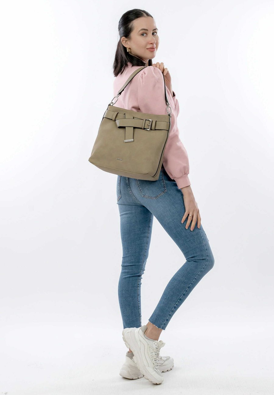 Сумка SURI FREY Handbag, Taupe
Сумка SURI FREY Handbag, Taupe